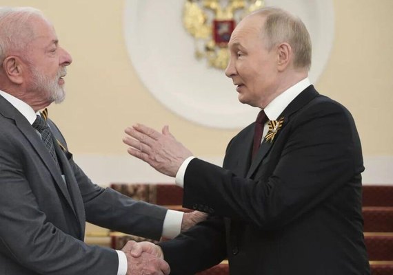 Putin e Lula discutem conflito na Ucrânia em conversa por telefone