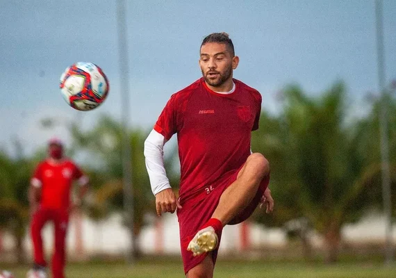 Presidente do CRB demonstra interesse em renovar com o meia Diego Torres