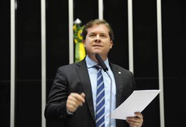 Marx Beltrão se mobiliza para derrubar veto de Bolsonaro a distribuição de absorventes