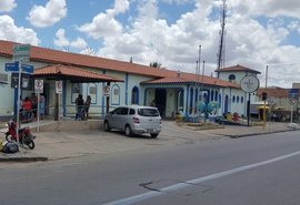 Hospital Regional de Arapiraca vacina toda a equipe contra Covid-19