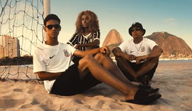 Corinthians lança novo uniforme inspirado na invasão de 1976