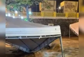 Chuva paralisa turismo e deixa rastro de lama em Piranhas