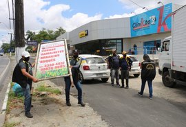 Convívio Social retira quase três mil anúncios irregulares de áreas públicas de Maceió