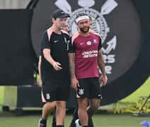 Memphis Depay sente dores e desfalca Corinthians contra o Peñarol