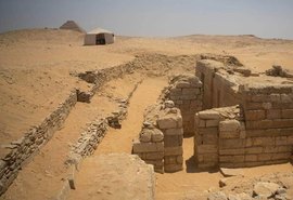 Túmulo egípcio de 4.400 anos é encontrado com relevos preservados no Egito