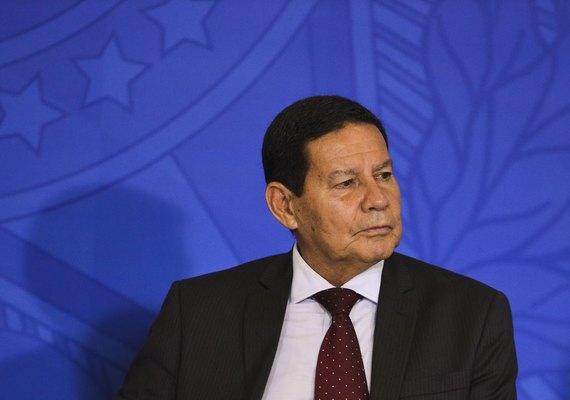 Guerra econômica entre China e EUA afeta o Brasil, diz Mourão