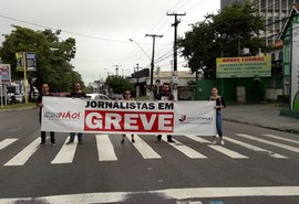 Jornalistas fazem novo ato nesta manhã na Avenida Fernandes Lima