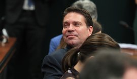 Mulher de Ramagem confirma que deputado federal condenado por golpe fugiu para os EUA