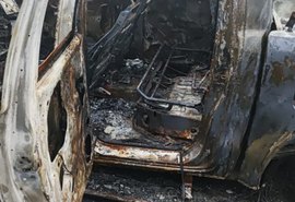 Corpo carbonizado é encontrado em caminhonete incendiada em Marechal Deodoro