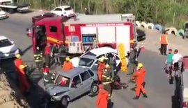 Acidente entre dois carros deixa quatro feridos em Rio Largo neste domingo