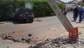 VÍDEO: homem foge de blitz e colide em poste ﻿no município de Lagoa da Canoa