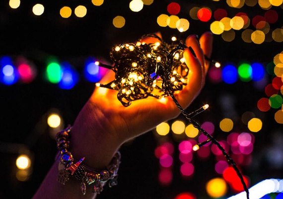 Confira como economizar energia elétrica na decoração natalina