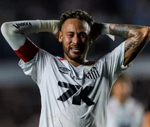 Neymar deixa jogo com dor e detona gramado: 'trabalho de merda'