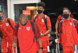 Equipe do CRB embarca para partida contra o Goianésia