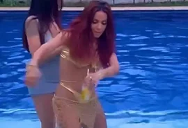 Anitta viraliza dançando em after da virada: “Mais louca que o Batman”
