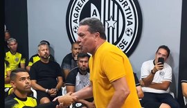 Vanderlei Luxemburgo visita CT do ASA e motiva elenco alvinegro