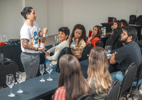 Município de Piranhas recebe carreta-escola do programa Escola do Turismo