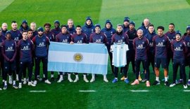 Equipe do PSG presta homenagem a Maradona