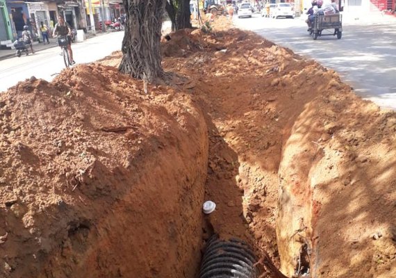 Benedito Bentes  passa por obras de drenagem