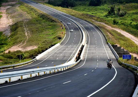 DER orienta condutores a dirigir com segurança na quadra chuvosa