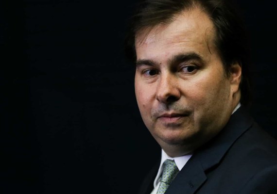 Reforma administrativa pode vir antes da tributária, diz Maia