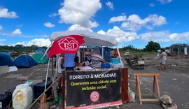 MTST ocupa terreno na Cidade Universitária e cobra políticas de moradia, em Maceió