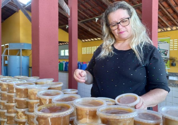 Cooperativa transforma óleo residual em sabão, gera renda e protege a natureza