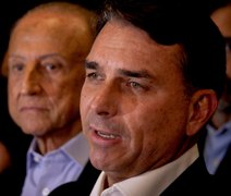 Acervo de ex-sócio expõe festas, presentes de luxo e suposto lobby de Bolsonaro