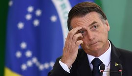 Bolsonaro diz que Congresso quer transformá-lo em rainha da Inglaterra