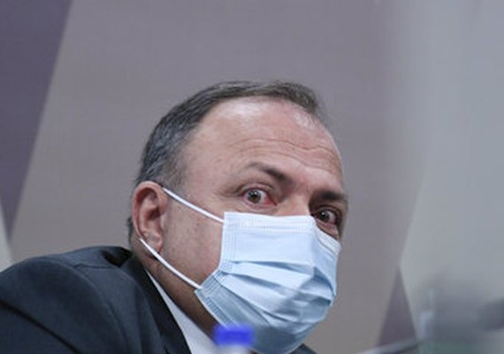 Bolsonaro oficializa Pazuello como ministro da Saúde nesta quarta-feira (16)