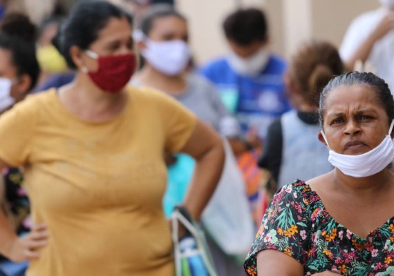 Transmissão da Covid-19 no Brasil volta a subir após ter nível controlado