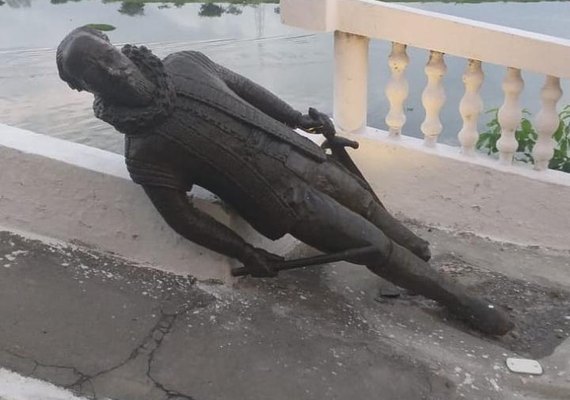 Estátua de Maurício de Nassau é depredada no município de Penedo