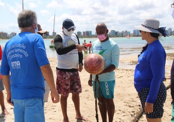 IMA se reúne com pescadores para fazer passeio nas piscinas naturais