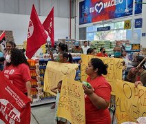 Vídeo: Manifestantes pedem doações de alimentos em supermercado de Maceió