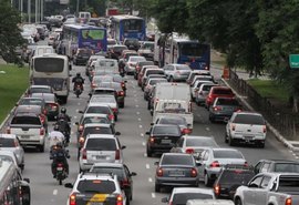 Gasolina e alimentos puxam alta da prévia da inflação em abril