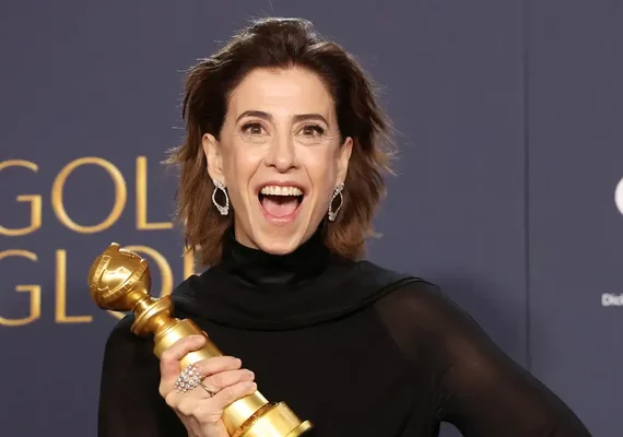 Fernanda Torres faz história e leva prêmio do Globo de Ouro