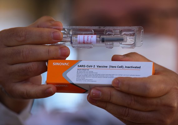 Produção de Coronavac só será retomada sob encomenda