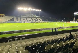 Em disputa, Vasco quer 'bater' CSA para se aproximar do G4