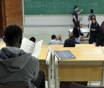 Professora destaca importância de formação crítica diante de IA e desinformação