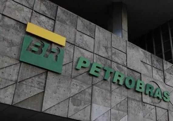 Petrobras reduz preço da gasolina em 5,2% nas refinarias; saiba mais