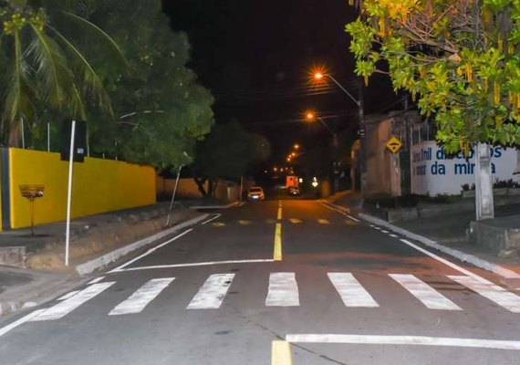 Jovem é atingido com dois tiros no bairro Antares