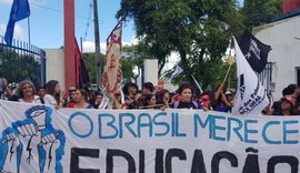 Professores e estudantes voltam a protestar contra cortes