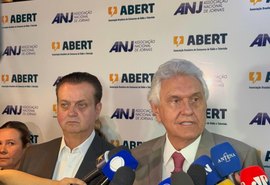 Caiado e Kassab criticam Flávio Bolsonaro após ato com Milei