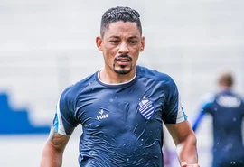 Jogador do CSA é alvo de racismo em jogo no Rio Grande do Sul