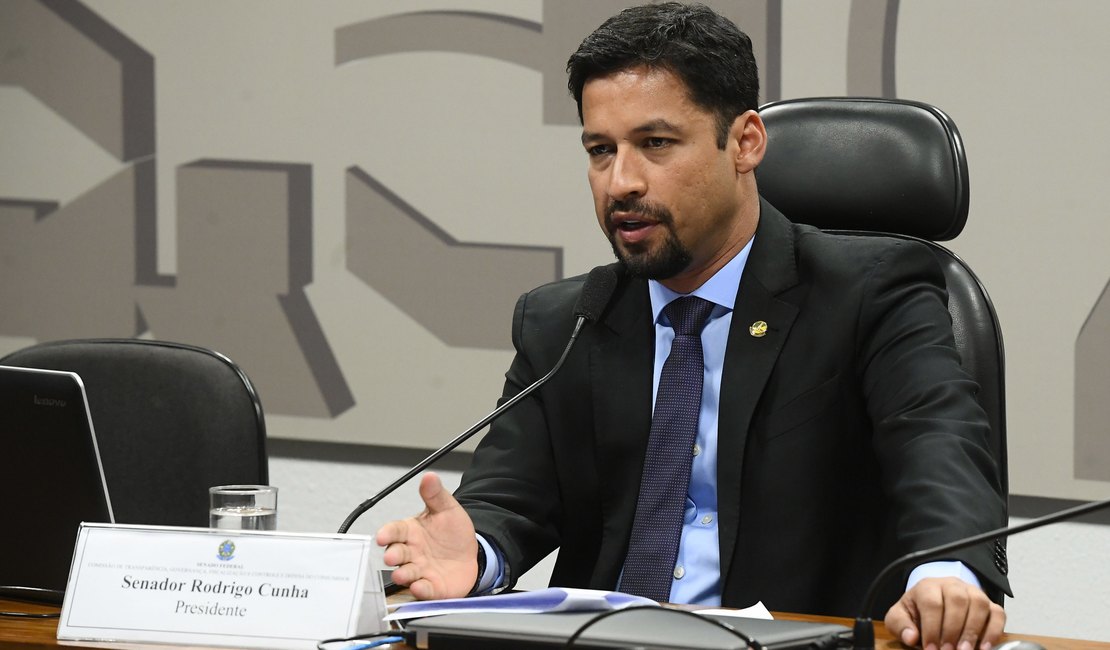 Cunha solta indiretas no programa de TV do PSDB