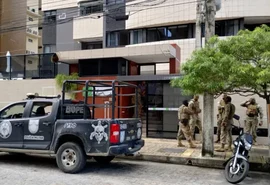 Suspeitos de tráfico de drogas são presos em prédio de luxo na Jatiúca