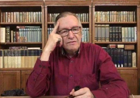 'Será sepultado na terra redonda', disse parlamentar ao lamentar a morte de Olavo de Carvalho