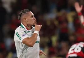 Paulinho é denunciado ao STJD por gesto em gol contra o Flamengo