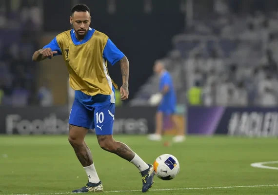 Neymar retorna após um ano e participa de vitória do Al-Hilal sobre o Al-Ain