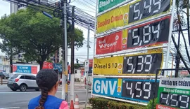 Procon “bonzinho” acha normal demora no repasse da redução da gasolina em Alagoas